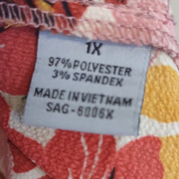 Sag Harbor Button Back Detail Floral Blouse 1x - Picture 6 of 9